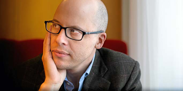 Lev Grossman, el autor.¿Seré yo que le veo una cara bastante rara?